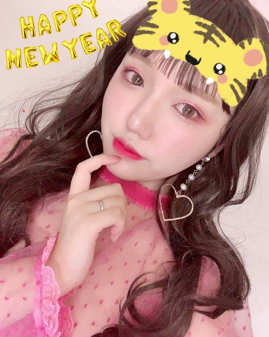 すうれろのインスタグラム：「Ｈａｐｐｙ　Ｎｅｗ　Ｙｅａｒ🐯 今年もよろしくお願いします🙇✨  まずは健康を整えてきますー！！  それからいろんな挑戦できたらいいなぁ🥰❤️みんなとも、もっともっと近い距離感で仲良くなりたいなー🥺✨みんなも笑顔溢れる一年になりますように☺」