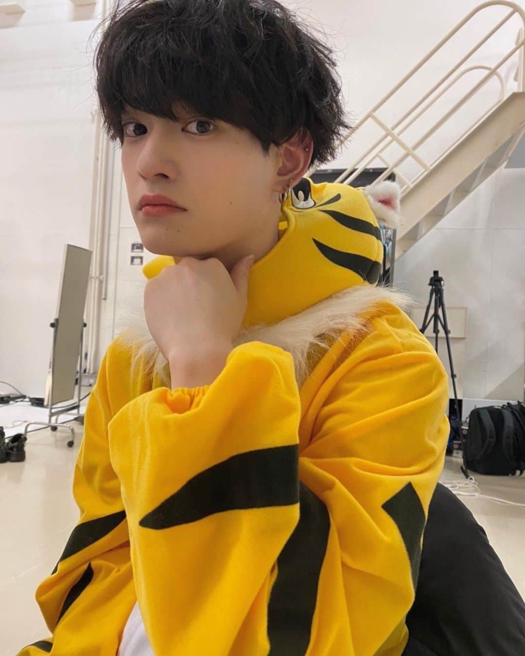 水原匡也のインスタグラム：「眠そうにしてるワテww みんなお餅食べたー？？食べてない方こちらの列でぇ〜🎍 コメントたくさん待ってます🥰 #お正月 #寅年 #とら」