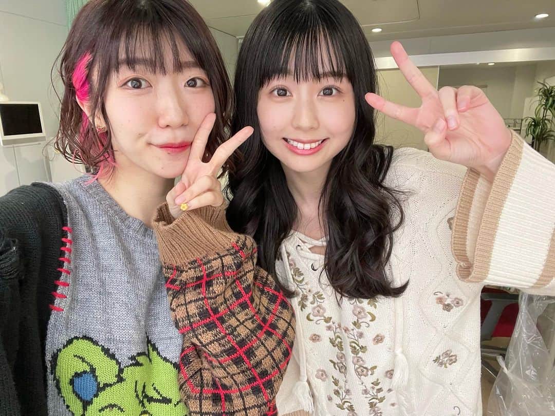 ぱいぱいでか美のインスタグラム：「くりえみちゃん🎀と . 本日22時からひかりTVで配信開始の 『松丸亮吾の謎解き予備校』出演しています！ 毎週月曜配信！今夜が初回配信です🎉 松丸先生に謎解きに必要な力を教えてもらいました！ ちょー楽しかった！ぜひ見てね🧠  出演 松丸亮吾 ミキ 野津山幸宏 木島隆一 くりえみ でか美ちゃん (敬称略)  謎解き力アップを目指す、ひかりTVオリジナル番組！ スマホやPCでもご覧頂けます！ ストーリーに番組URL載せておきます☺️ . #くりえみ ちゃん #松丸亮吾の謎解き予備校 #ひかりTV」