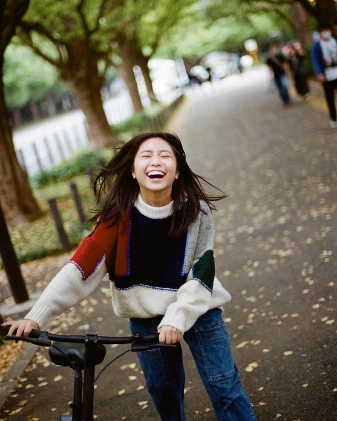 大原優乃さんのインスタグラム写真 - (大原優乃Instagram)「🚲🌲 今月の連載のテーマは「自転車」 お陰様で上手に乗れるようになりました✌︎ 自然に癒された〜〜 ㅤㅤㅤㅤㅤㅤㅤㅤㅤㅤㅤㅤㅤ #EX大衆 #film @yuno.is.here」1月3日 18時52分 - yuno_ohara