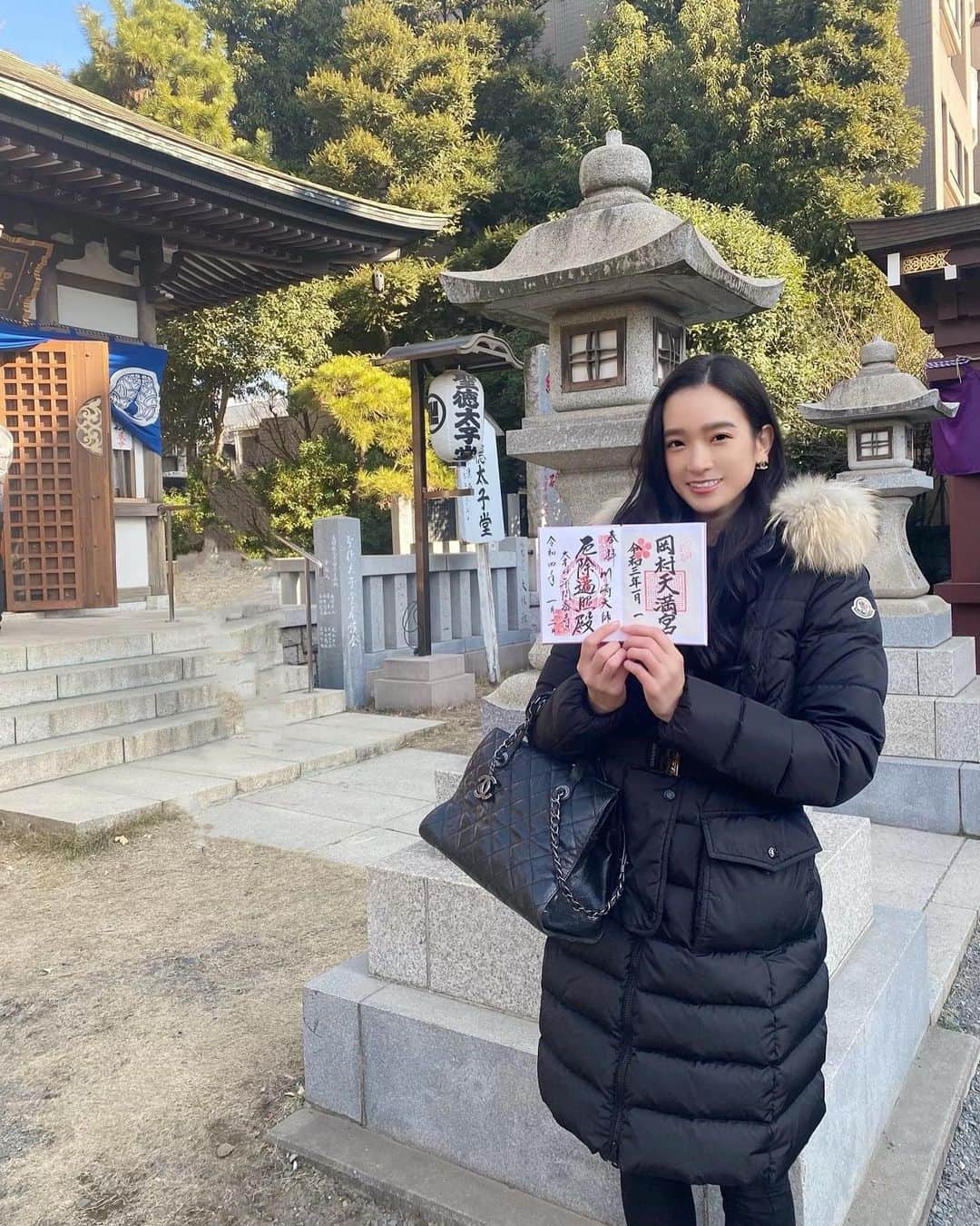 太田麻美のインスタグラム：「昨日は、初詣に行ってきました⛩🎍✨  #ahappynewyear #happynewyear #2022年 #御朱印 #御朱印帳」