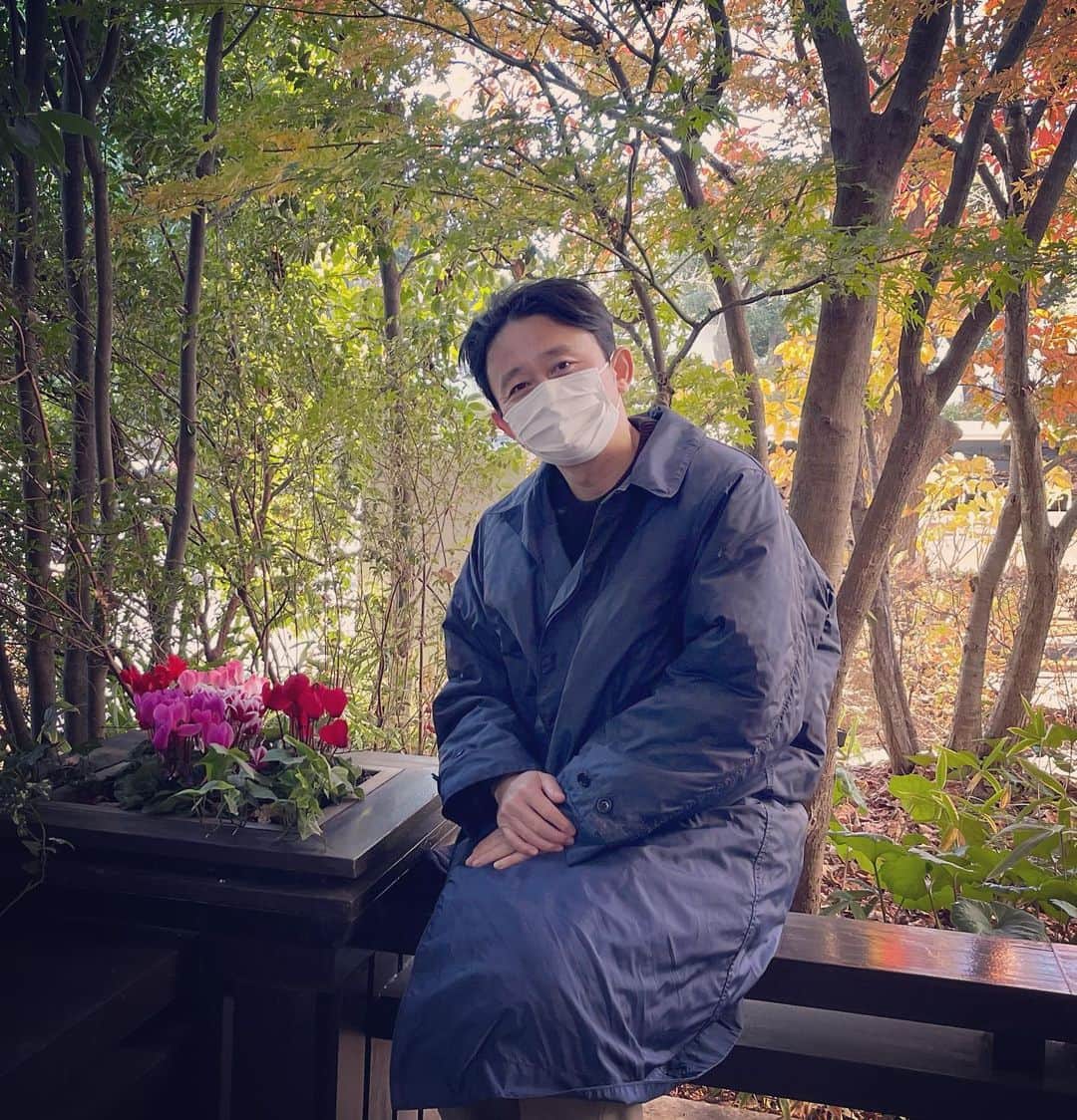 有吉弘行さんのインスタグラム写真 - (有吉弘行Instagram)「おばショット。 皆様2022年もごきげんよう。 どうか体調崩されぬように。 送ったみかん食べてくださいませ。 色々なことに虎イ！（TRY!）しましょう。  というお年賀有吉おばさん。」1月3日 12時13分 - ariyoshihiroiki