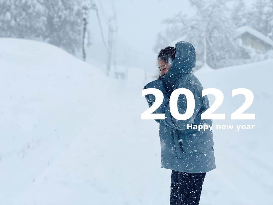 中田あすみのインスタグラム：「ブログとTwitterに挨拶をし、インスタをすっかり忘れてしまいました((( ﾟдﾟ ;)))  あけましておめでとうございます！  お正月から忘れ物が多く早速反省してる日々ですが（笑）、2022年、気を引き締め、より良い1年にしたいと思います！  今年もよろしくお願いします！  中田あすみ  #2022 #明けましておめでとうございます #忘れ物が多い自分にビビる #気を引き締めます #今年もよろしくお願いします  #皆様にとっても素敵な1年になりますように」