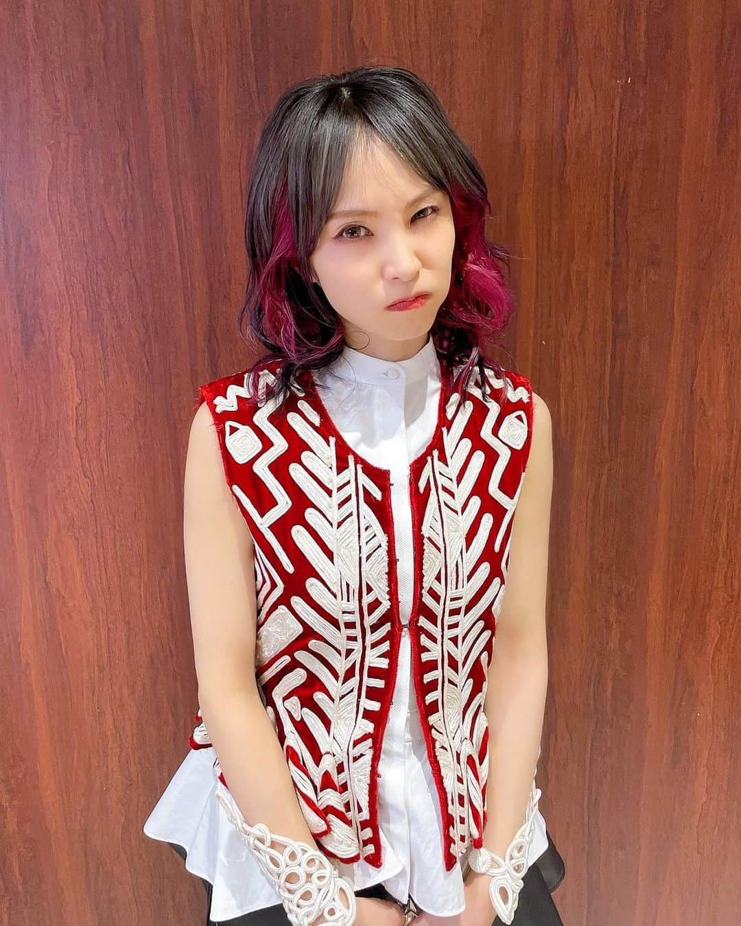 LiSAさんのインスタグラム写真 - (LiSAInstagram)「「CDTVスペシャル！年越しプレミアライブ2021→2022」様にて、2022年初歌い🎍 今年も皆様の心に明かりを灯してゆけるようにがんばります❁ にゅーメンズと一緒だったから、ライブのような気持ちだった！晴れやかな始まり🌅 ありがとうございましたっ❁ #CDTVライブライブ」1月3日 13時03分 - xlisa_olivex