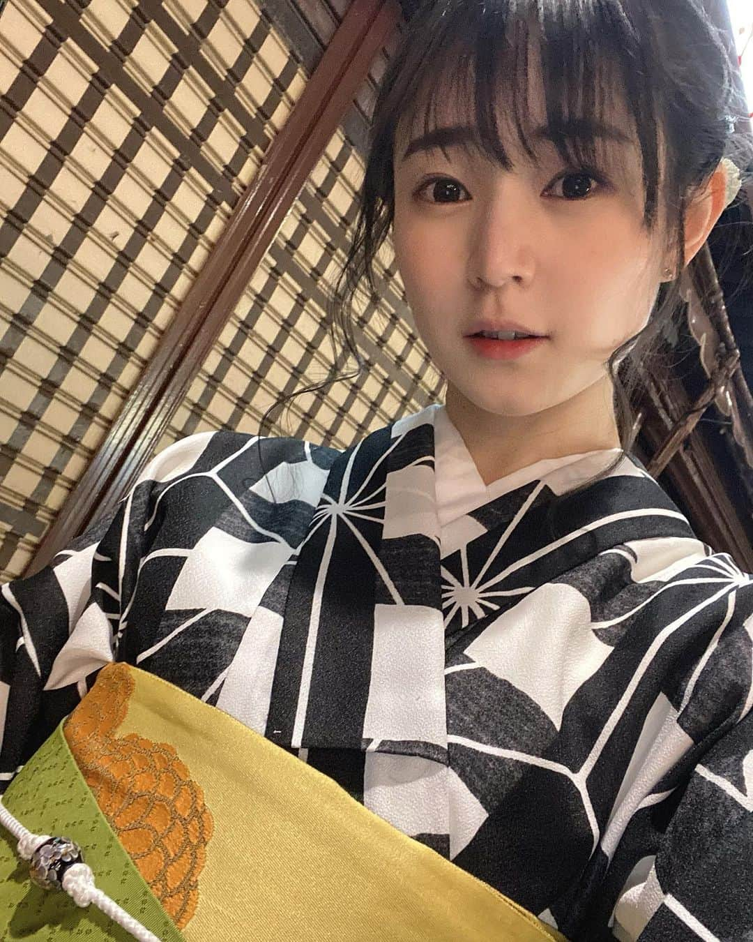 近衛りこさんのインスタグラム写真 - (近衛りこInstagram)「こんばんは 最近は主に餅を食べています」1月3日 19時59分 - ko_no_e