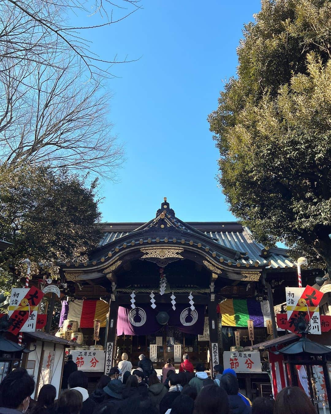 erinaさんのインスタグラム写真 - (erinaInstagram)「. . #豊川稲荷東京別院 で初詣⛩🎍 本命◎にご縁があるように25円お賽銭してきた🦊 . みんないい年になりますように☺️ . . #お正月 #初詣 #豊川稲荷 #赤坂 #あけましておめでとうございます #今年もよろしくお願いします」1月3日 16時02分 - erina_umajo