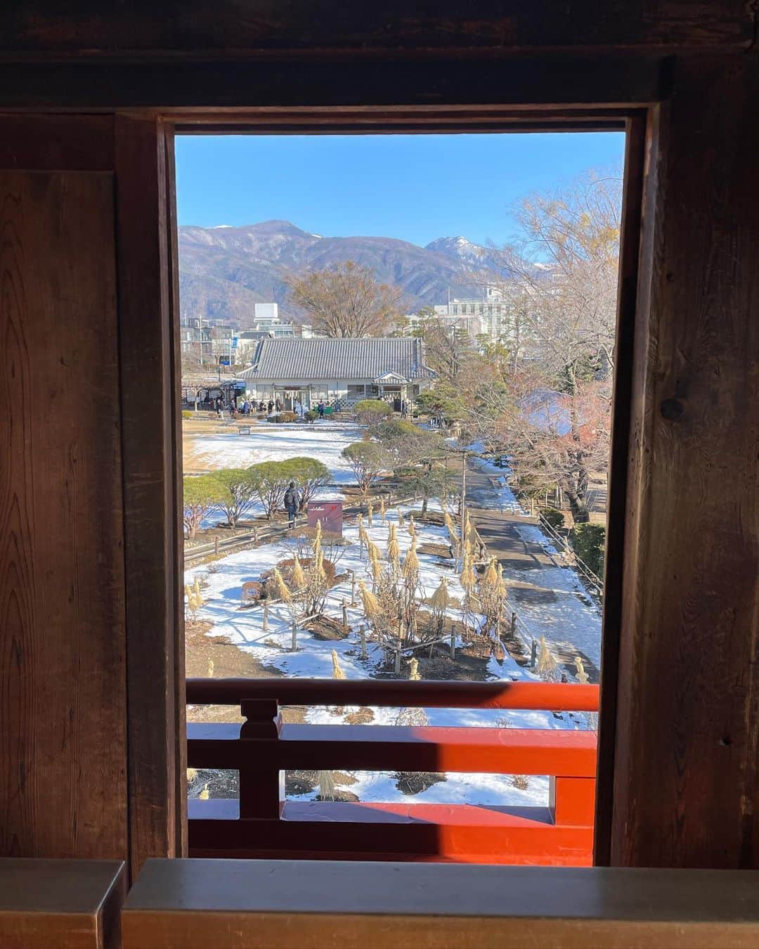菖蒲理乃さんのインスタグラム写真 - (菖蒲理乃Instagram)「あけましておめでとうございます🎍 家族で温泉旅行にいってきました。 とっても良いお宿で、大満足！ 今年もよろしくお願いします◎  #松本市 #松本城 #旅行」1月3日 16時44分 - shobuayano