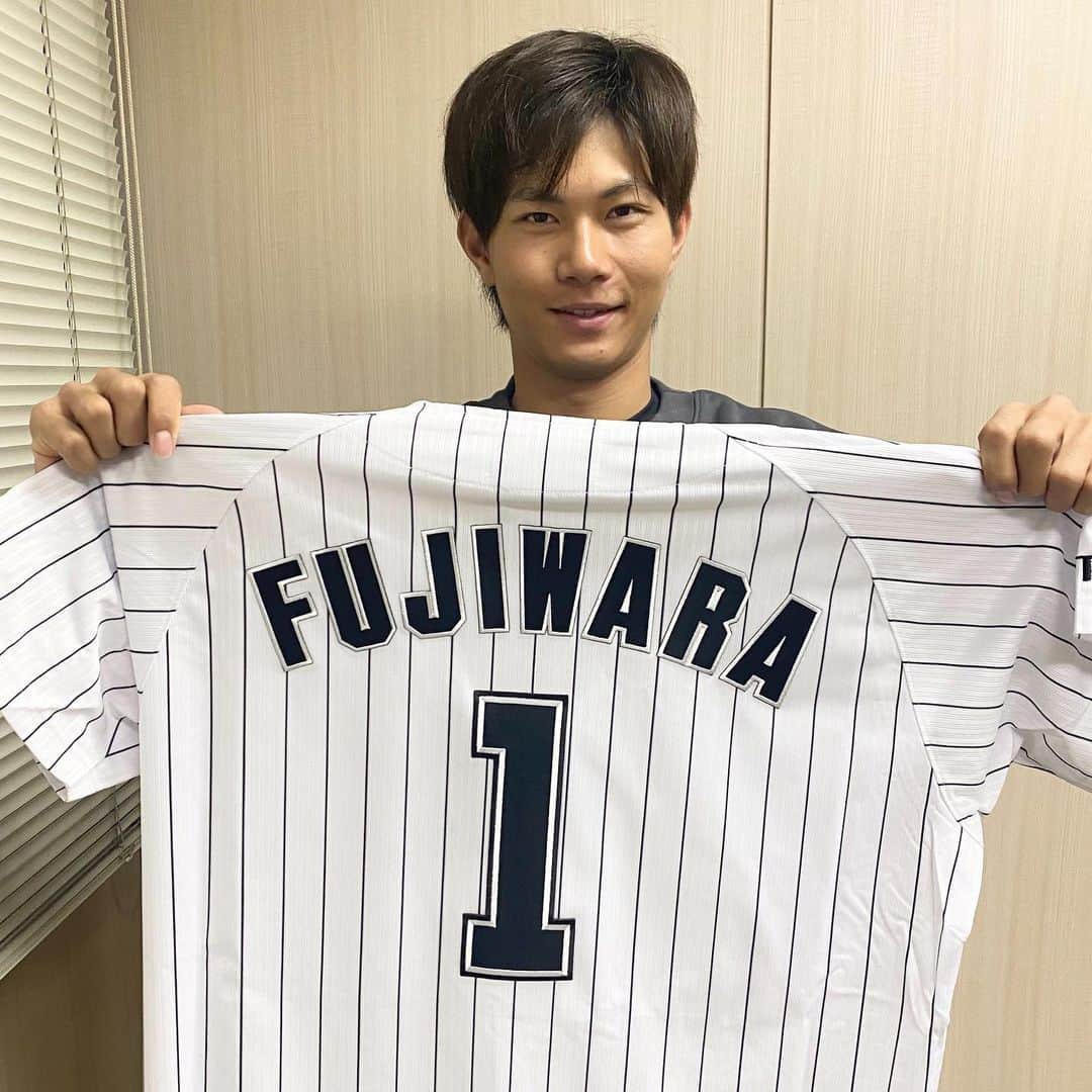 のインスタグラム：「あけましておめでとうございます！  今年から背番号も変わり イチから頑張って行きたいと思います！  また、インスタもやっていこうと思っているので、 こちらも合わせてよろしくお願いします！」