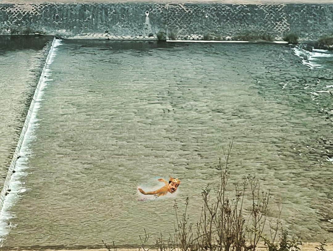 くっきー（川島邦裕）さんのインスタグラム写真 - (くっきー（川島邦裕）Instagram)「#冬の川 #厳しき寒さに打ち勝つと #泳げアキームバタフライ #良き短歌でございます❤️ #ふほっ❤️」1月3日 17時12分 - nikuguso_taro