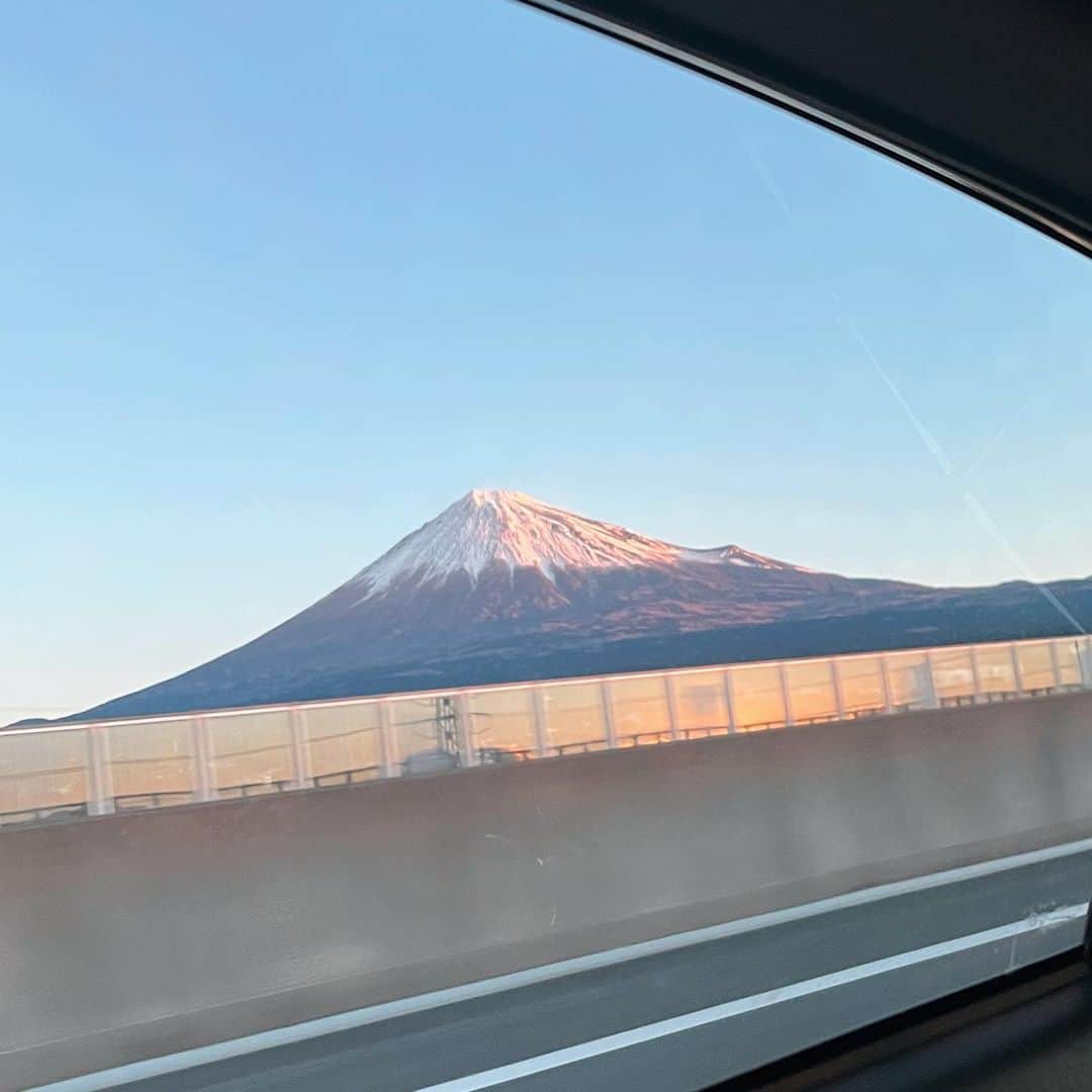 IMALUさんのインスタグラム写真 - (IMALUInstagram)「年明けは初日の出を浴びる富士山が見れました😍🗻」1月3日 17時22分 - imalu_0919