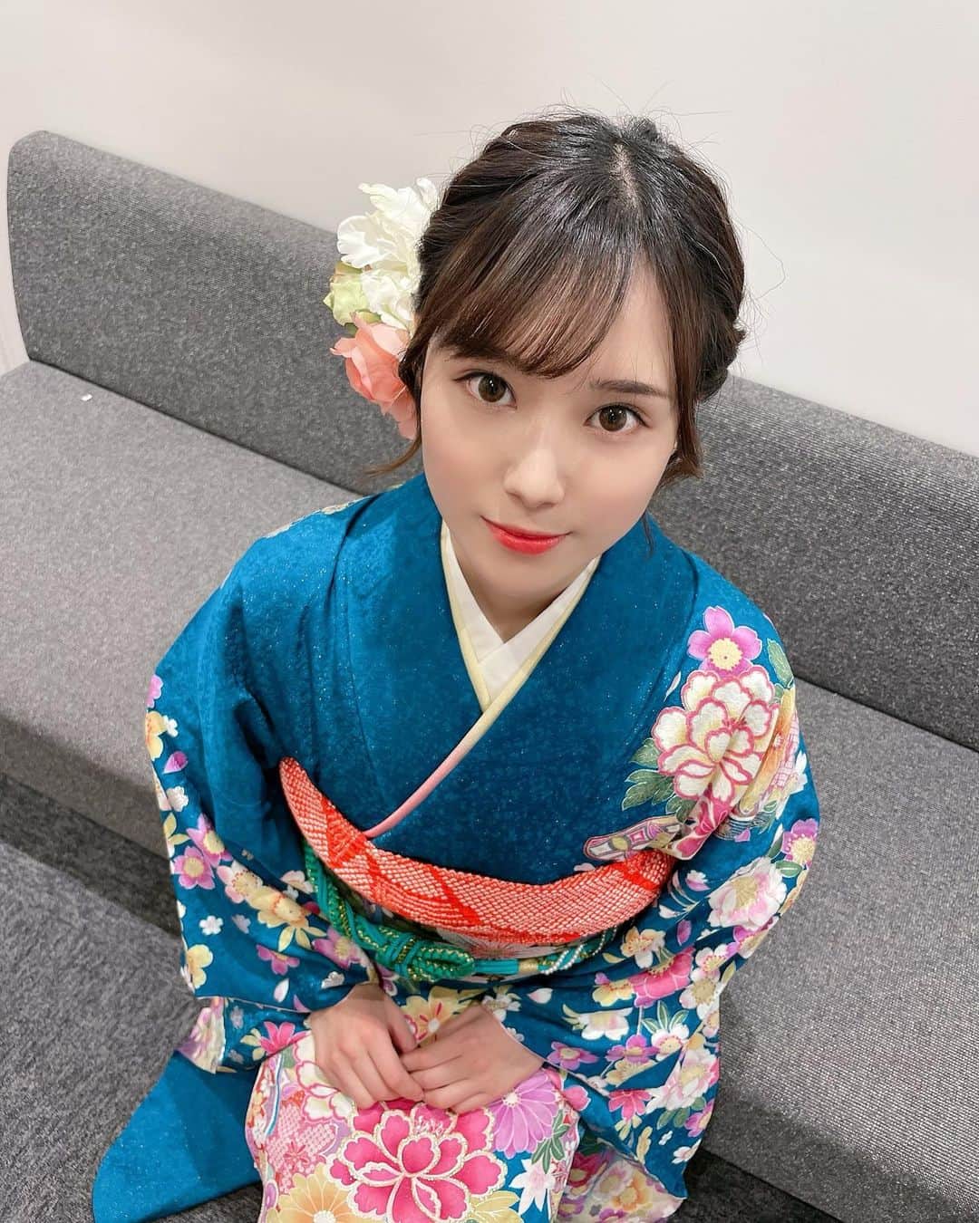 のインスタグラム：「昨日も青の振袖でした💙  今日は初詣に行ってきました✨ ご祈祷して頂きました✨ その後におみくじを引いたら何年かぶりに大吉！幸先良くて嬉しい…☺️♥︎   皆さんも幸せな良い1年でありますように🍀*゜  ✧*̣̩⋆̩ーーーーー最新告知ーーーーーーーーーーー✧*̣̩⋆̩☽ ．  【1月】✩随時更新していきます✩ 1 AbemaTV ミッドナイト競輪 2 AbemaTVミッドナイト競輪 17 週刊ポスト グラビア掲載 29 『鏡の中の私』リリースイベント in ソフマップAKIBA パソコン・デジタル館8F     ♛ーーーーーーーーーーーーーーーーーーーーーーーー♛  🌟平塚競輪場イメージキャラクター   🌟エレアリーナイトブラ 公式モデル  ‪‪🌟パチンコ新台 『暴れん坊将軍』演出ドラマ ー お紗江役  🌟4月2日 劇場公開 映画｢ホムンクルス｣ 女子高生役 🌟6月4日 劇場公開 映画｢グレーゾーン｣ 黒崎一葉役  🌟小学館 ｢月刊＋｣ 電子写真集 発売中 🌟sabra net グラビア掲載中 (電子写真集もっ) 🌟1~5th DVD 発売中  🌟Amazonプライム 『なぎスケ！2』42.43話  🌟LINEスタンプ『歯科衛生士アイドル西原愛夏』発売中  ✧*̣̩⋆̩☽⋆ーーーーーーーーーーーーーーーーーーーー✧*̣̩⋆̩☽⋆゜  👑西原愛夏 ブランド『M collection』販売中❀ アカウント(@m.collection2020 )  🎦YouTube 『まなかチャンネル』で検索🔎  Twitter🕊 manakanishihara で検索  ✧*̣̩⋆̩☽⋆ーーーーーーーーーーーーーーーーーーーー✧*̣̩  ･  #西原愛夏#歯科衛生士#現役歯科衛生士  #歯科衛生士タレント#歯科#白衣#タレント#グラビア#アイドル#女優#コスプレ#Cosplay#talent#Japaneseidol #japanesegirl#dentalhygienist #탤런트#아이돌 #치과위생사 #치과 #日本女星#天赋#偶像#アパレルブランド#アパレルオーナー#McollectionR#プロデュースブランド」