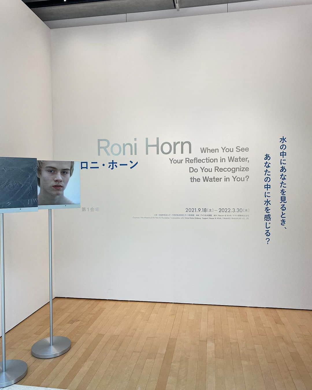 大石絵理さんのインスタグラム写真 - (大石絵理Instagram)「Roni Horn  "When you see your reflection in water, do you recognize the water in you?" "水の中にあなたを見るとき、あなたの中に水を感じる？" という、想像力をくすぐられるテーマです！ 神秘的な水と自然の世界、旅色アート記事にて公開されています😌 お知らせ遅くなってしまったのですが、ぜひご覧になってください💙」1月3日 17時43分 - erioishitokyo