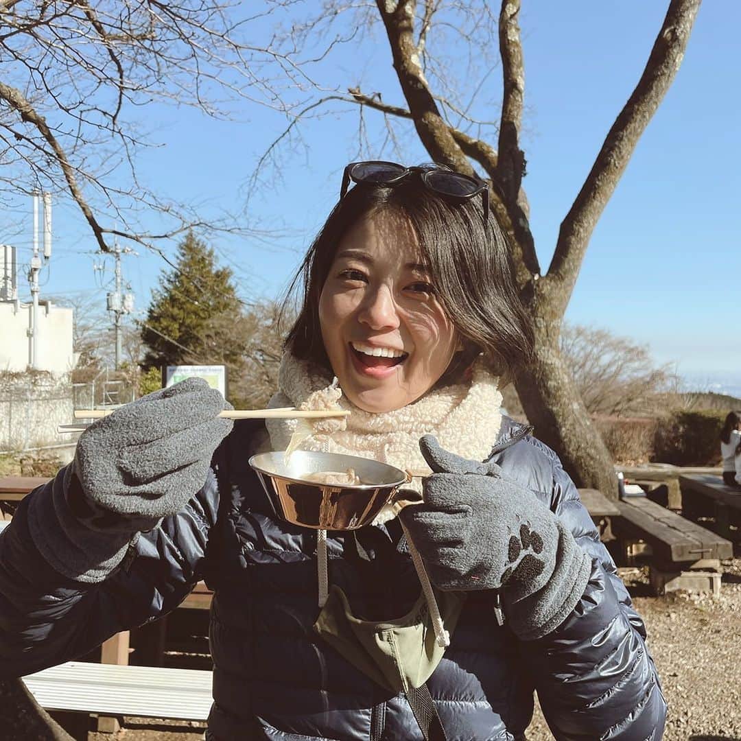 中村優さんのインスタグラム写真 - (中村優Instagram)「@orangebackpackers 毎年恒例の新年登山会⛰🍲 高尾山登山からの山頂(高尾山の先の山)で鍋しました。 晴れてそんなに寒くもなく、たくさん笑って最高でした🌞💕#優trekking#登山#小仏城山#高尾山」1月3日 20時13分 - nkmr_yu