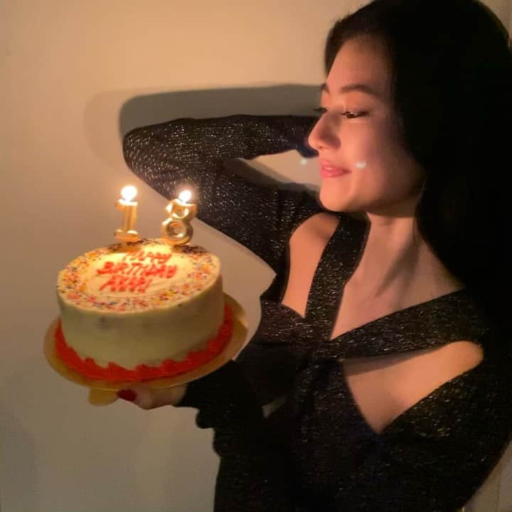 吉田あかりのインスタグラム：「18🎂✨✨ みんなありがとう！」