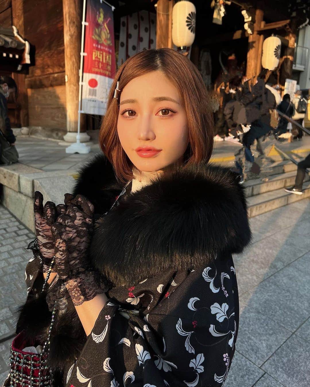 月城まゆさんのインスタグラム写真 - (月城まゆInstagram)「あけましておめでとうございます🎍🌅⛩ 今年も月城まゆをよろしくお願いします😌💖💖💖  #初詣 #kimono #着物 #japanesegirl  #happynewyear #お正月」1月3日 20時10分 - xo_mayu_xo