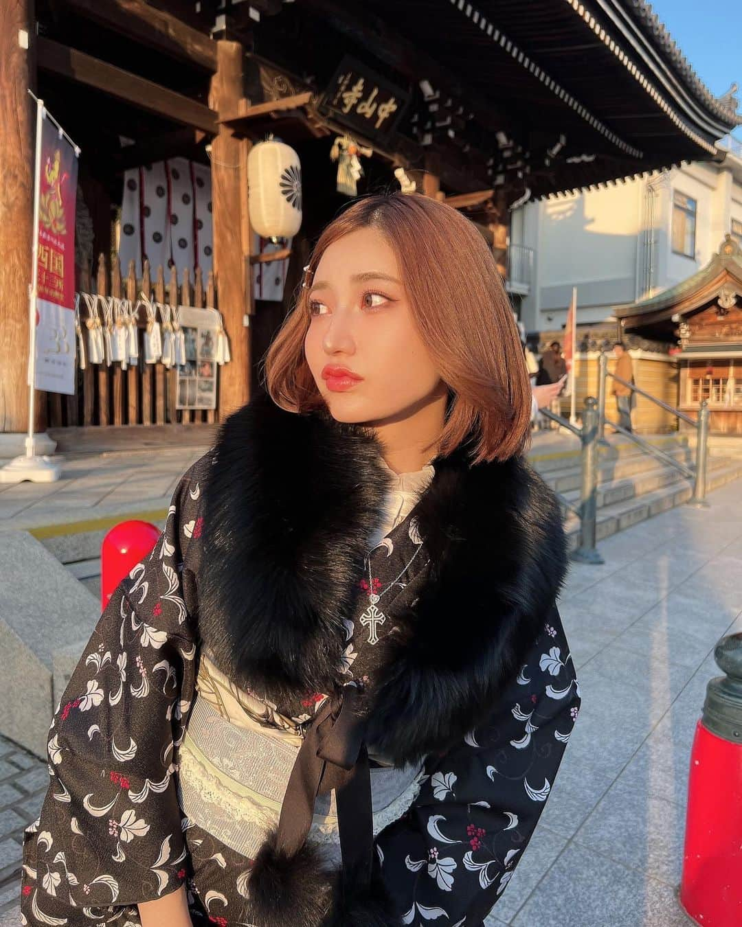 月城まゆさんのインスタグラム写真 - (月城まゆInstagram)「あけましておめでとうございます🎍🌅⛩ 今年も月城まゆをよろしくお願いします😌💖💖💖  #初詣 #kimono #着物 #japanesegirl  #happynewyear #お正月」1月3日 20時10分 - xo_mayu_xo