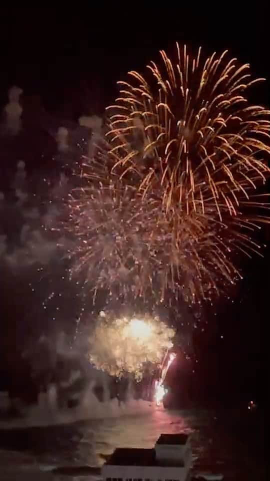 のインスタグラム：「Hello 2022 🥳👋🏽」