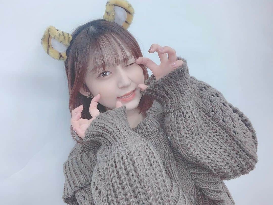 のインスタグラム：「🐯🐯🐯 * あけましておめでとうございます！ 2022年もLovelysを宜しくお願いします！ *  #2022年 #寅年  #あけおめ #ことよろ #がおー」