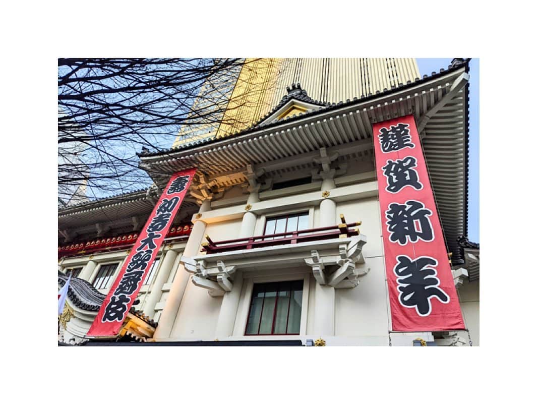 川村亜紀さんのインスタグラム写真 - (川村亜紀Instagram)「令和四年🎍 今年も歌舞伎を沢山観に行けますように。 好きな役者さんのお舞台に立つお姿を沢山見れますように。  本年もよろしくお願い申し上げます。 #令和四年 #壽初春大歌舞伎 #歌舞伎座 #2022年始まりました  #寅年 #🐯  #kabukiza #japanesetradition #beautifultradition #⛩ #👘#🎍」1月3日 21時14分 - _aki1015_