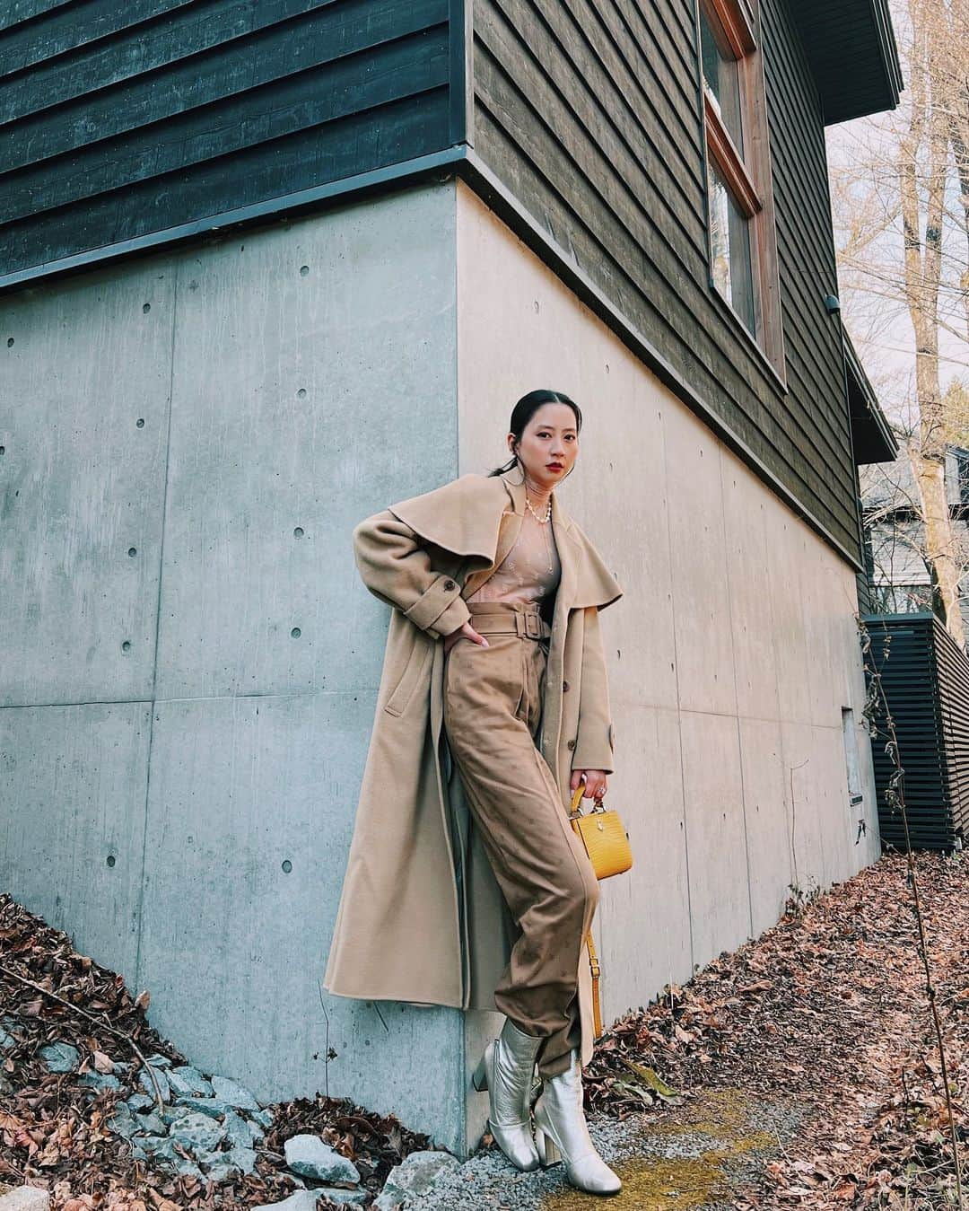 河北麻友子さんのインスタグラム写真 - (河北麻友子Instagram)「FASHION JACKET: Neroli BODYSUIT&PANTS: Fendi BAG: Jimmy Choo #FASHION #OOTD #麻友コーデ」1月3日 21時08分 - mayukokawakitaofficial