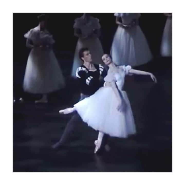 オーレリー・デュポンのインスタグラム：「@aurelie__dupont & @nicolaslericheofficial ~ 'giselle' 🤍 ⠀⁣⁣ #ballet #balletdancer #balletpost #balletworld #classicalballet #balletclub #balletinspiration #balletaddiction #instaballet #aureliedupont #nicolasleriche #giselleballet #vintageballet #parisoperaballet #operadeparis」