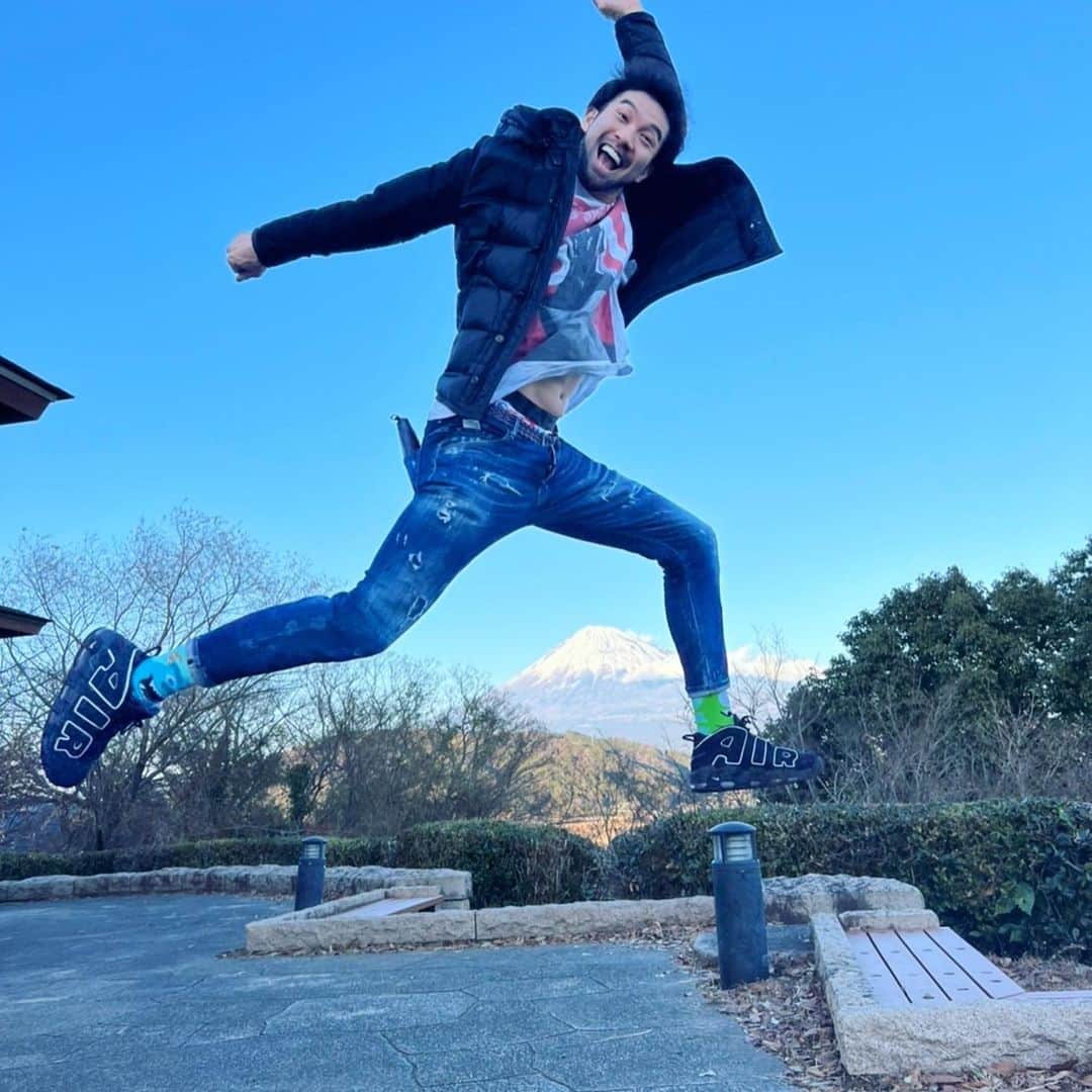 大宮宏正のインスタグラム：「みんなー！！ あ　け　お　め　！！」