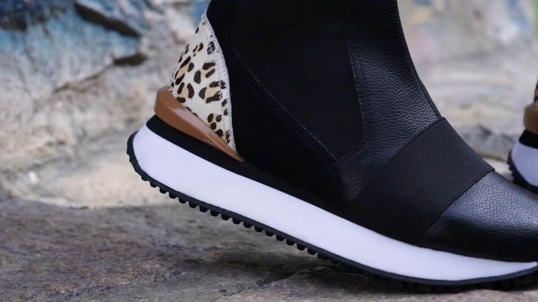 のインスタグラム：「¡No te las quitarás en toda la temporada! 🤙  Modelo: LUNNER #GioseppoWoman #FW21 #Sneakers #NewCollection _________ The model of the season that you will not take off! 🤙 Model: LUNNER」