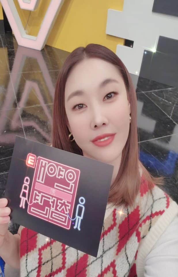 のインスタグラム：「💛연애의참견3💛가 kbs joy에서 오늘 부터는 매주 화요일밤 8️⃣시 3️⃣0️⃣분에 방송됩니다🥰 오늘 밤 본방에서 만나요😘 감사합니다!☺❤」