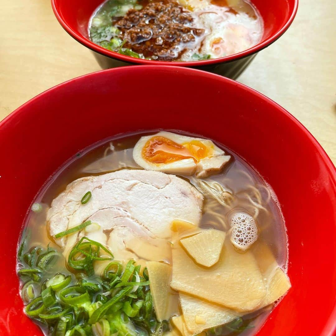 新田朝子さんのインスタグラム写真 - (新田朝子Instagram)「やっぱり新年、初ラーメンしたいよね。 イスラエルでも数は少ないですが、ラーメン食べられます🍜担々麺も美味しかったなぁ。少しだけラーメン欲満たされた。値段は、、、聞かないで。  日本に帰ったら行きたいお店がたくさんリストアップされている、、、😩  豚肉の餃子を食べられるのも貴重。  #ラーメン #ラーメン部 #ラーメン好きな人と繋がりたい #ラーメンなしでは生きていけない #ラーメンインスタグラマー #ラーメン日記 #イスラエル #中東 #海外生活 #海外ラーメン @men_tententlv #loveramen #ramen #japanesefood #israel #telaviv」1月4日 0時25分 - asako.nitta