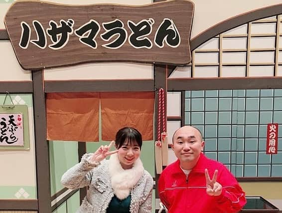 前田まみさんのインスタグラム写真 - (前田まみInstagram)「神戸国際会館、1月3日の公演も無事に終わりました😊 ありがとうございました！！ ①女性メンバー👩‍👩‍👧サキ姉さん、景子ちゃん ②お顔を見るだけでホッとする💨はじめ兄さん😆 ③若手男性陣🕺レイチェル、大黒kiraaa☆にいさん、玉置くん ④今回はわたくし、玉置くんのお姉ちゃん役です このお芝居は、6日の貸切公演が千穐楽です。 楽しんでいただけるように頑張ります☺️✊♬︎♡  #吉本新喜劇  #よしもと新喜劇  #新喜劇  #神戸国際会館こくさいホール  #五十嵐サキ 姉さん  #松浦景子 ちゃん  #はじめ 兄さん  #レイチェル  #大黒ケイイチ 兄さん  #玉置洋行 くん」1月4日 1時26分 - koromami24