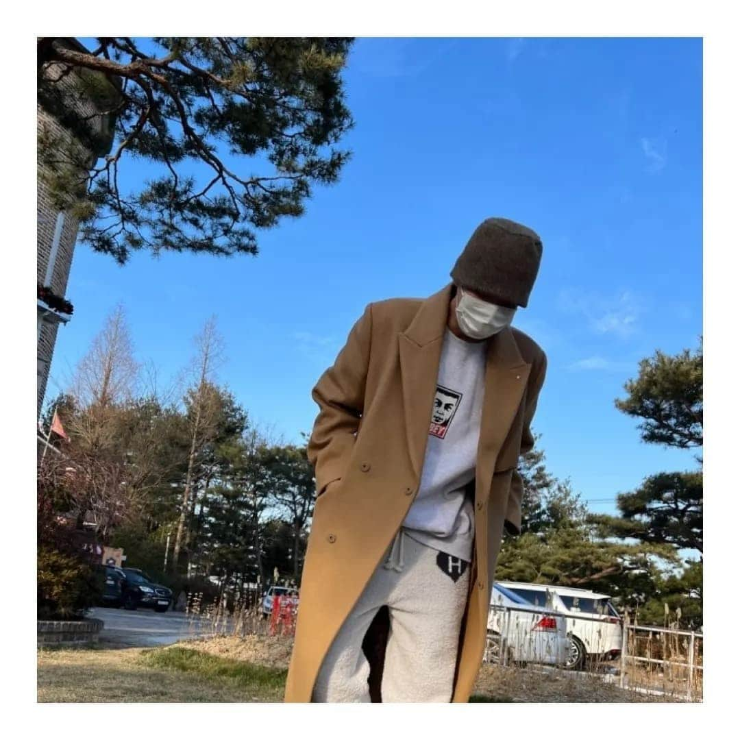 J-HOPEさんのインスタグラム写真 - (J-HOPEInstagram)「#outfit 🤫😷🥶」1月4日 13時01分 - uarmyhope