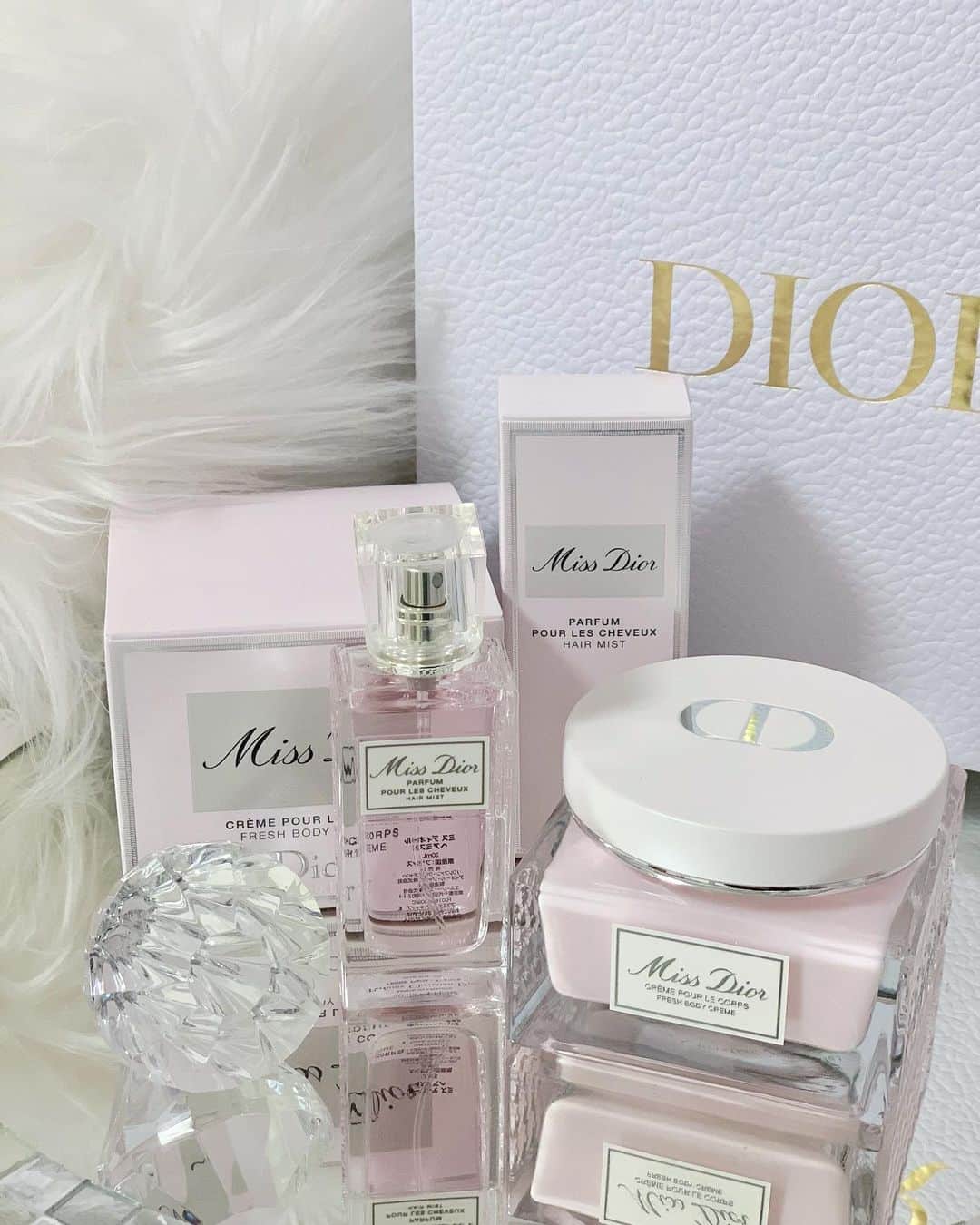 吉川ちかさんのインスタグラム写真 - (吉川ちかInstagram)「誕生日プレゼント ありがとうぅぅ🥺💓 女子力アップできちゃう！！  見てるだけでも幸せ Diorってなんでこんなに可愛いの🤣💓  #dior#ディオール#デパコス#誕生日プレゼント#ありがとうございます#女子力アップ#可愛い」1月4日 8時50分 - yoshikawachika_1116
