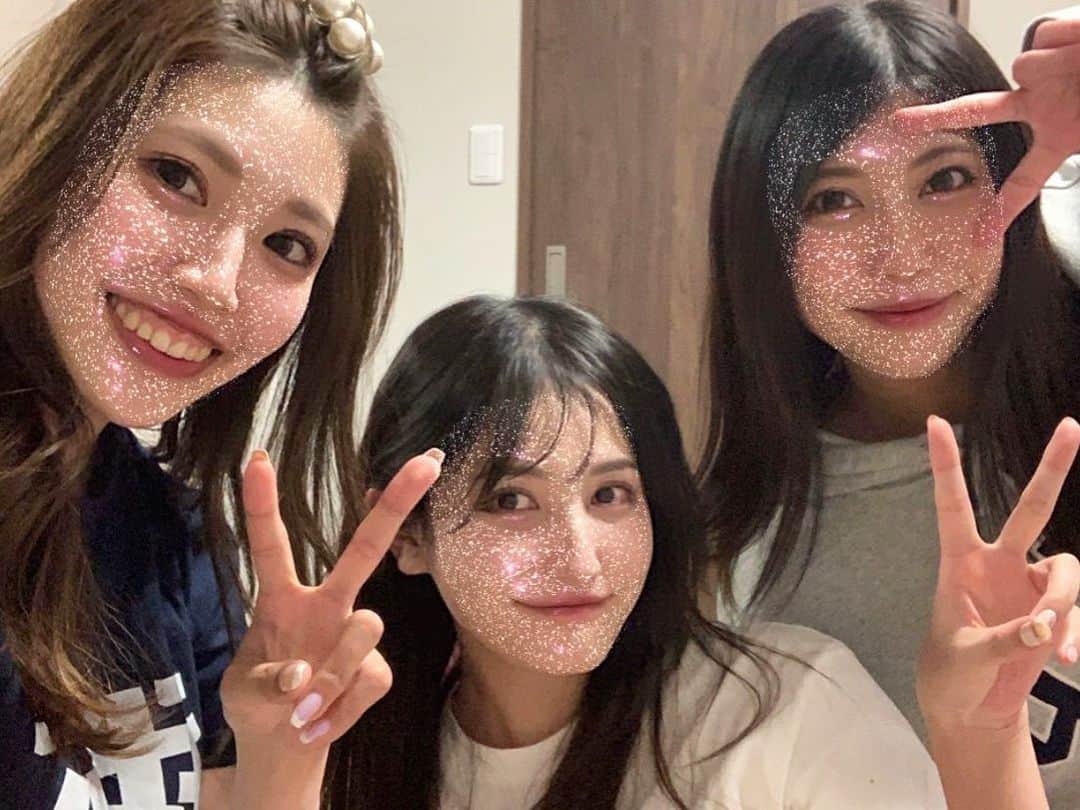 池谷実悠さんのインスタグラム写真 - (池谷実悠Instagram)「#あなたの知らない千葉ロッテの世界  ご覧頂いた皆さま、ありがとうございました😊  #ロッテファン の売り子の同期(2枚目)もこの特番には喜んでくれて嬉しかったです🥺 彼女達はいつもロッテの選手の話ばかりしていて... 本当に素敵な球団なんだなぁといつも思います✨  見逃してしまった！という方  #TVer や #ネットもテレ東 で ご覧頂けますからね⚾️❤️」1月4日 10時37分 - miyu_iketani