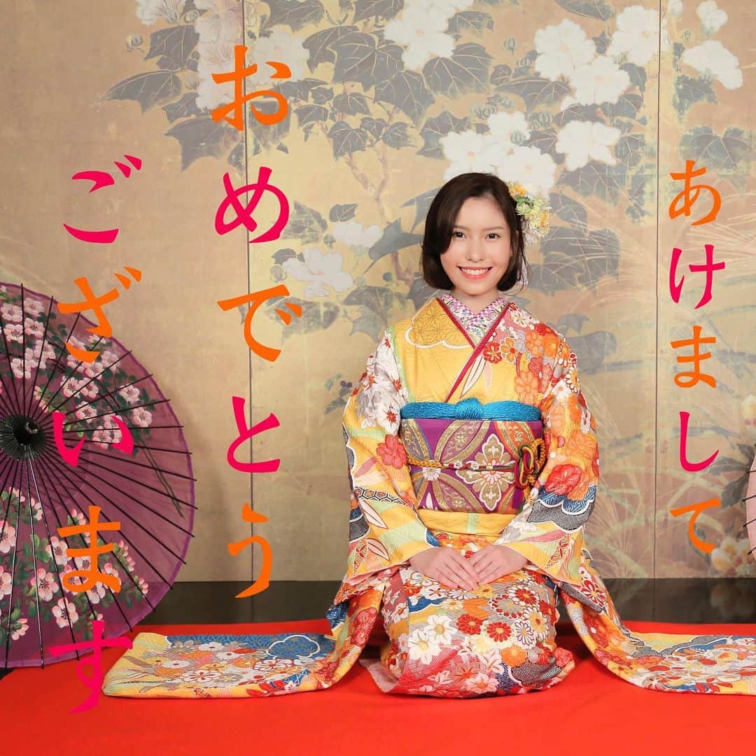 のインスタグラム：「皆様あけましておめでとうございます✨ 今年もよろしくお願いいたします！！！  三が日中は 実家でのんびりしたり 初詣に行ったり お餅を食べたり お正月を存分に楽しんでおりました☺️  おみくじもいい結果だったので 2022年はきっと ハッピーな年になるだろうと思っております💕  素敵な作品の情報公開も控えておりますので楽しみにしていただけたら嬉しいです！！  皆様にとっても 素敵な年になりますように  #春名風花 #新年のご挨拶  #2022」