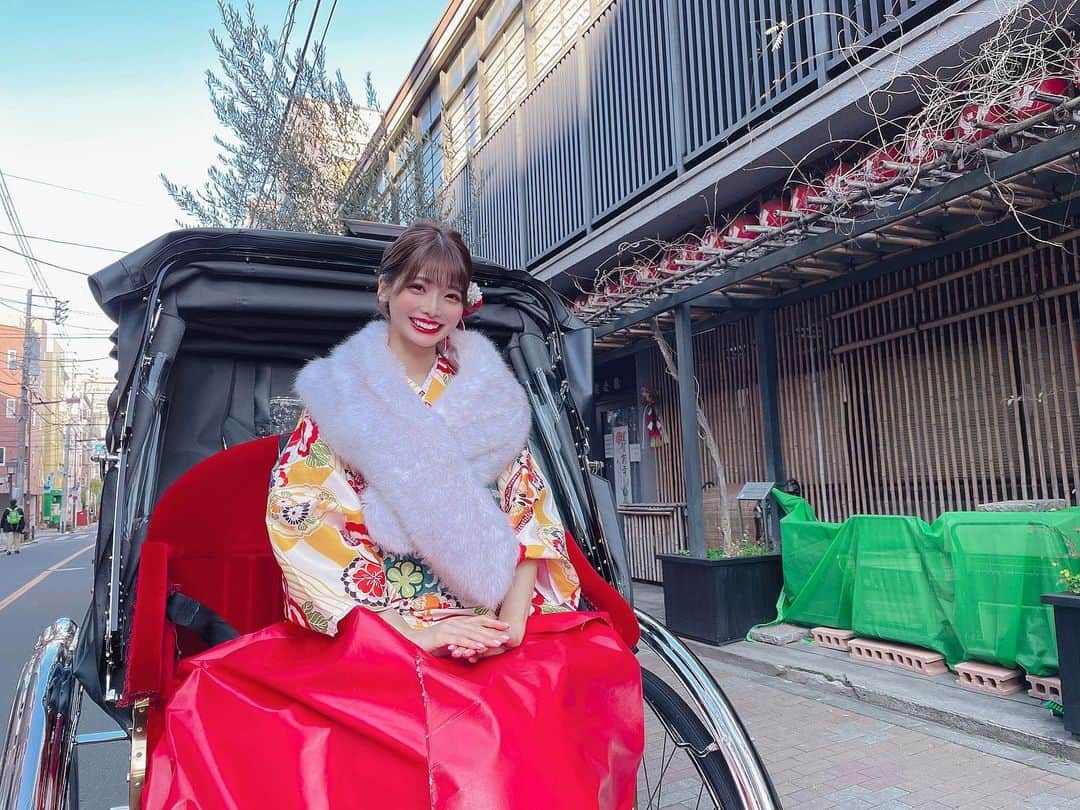 米倉みゆさんのインスタグラム写真 - (米倉みゆInstagram)「人力車大好きで、撮影会の時乗る？って言われるとテンション上がっちゃう☺️⛩🎍 · · smooth撮影会  お着物 @asakusa_koume さん · · · · · · · . .  #浅草 #浅草着物レンタル #着物レンタル #着物コーディネート #着物 #着物女子 #笑顔 #振袖 #振袖ヘア #振袖レンタル #晴れ着 #成人式 #成人式ヘア #成人式振袖 #浅草寺 #浅草カフェ #浅草食べ歩き #浅草デート #可愛い #可愛い女の子 #美人 #美妝 #美女 #美少女 #ボブアレンジ #ボブヘアアレンジ #人力車 #ポートレート #撮影会  #被写体になります」1月4日 16時31分 - yone__miyu630