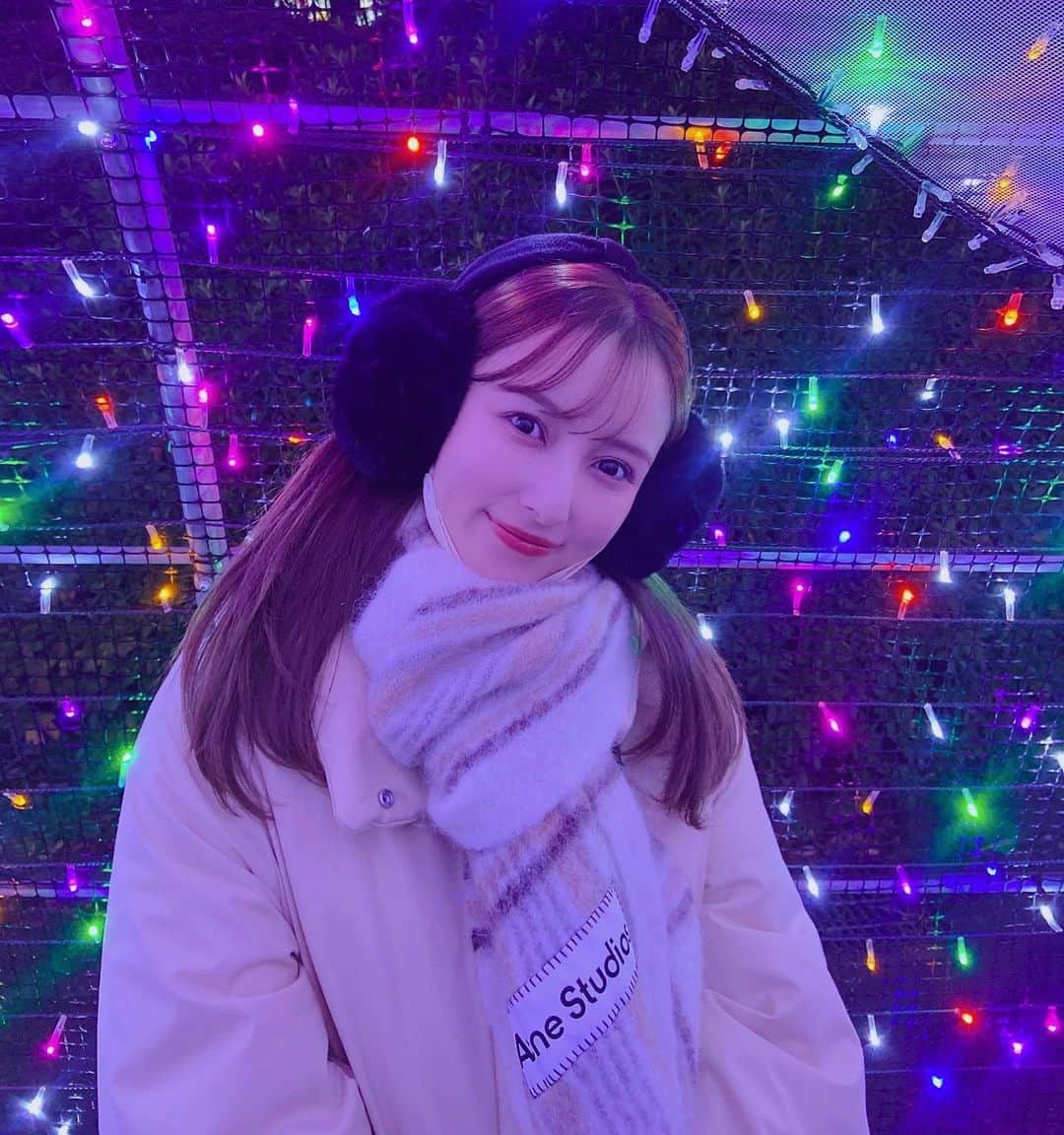のインスタグラム：「今年初投稿🐯❤️  皆さん年末年始はゆっくりできましたか？🎍 今年も素敵な一年になりますように…✨  写真は2年ぶりのよみうりランドへ行った時🎡 凍りそうなくらい寒かったけど、 イルミネーションがめっちゃ綺麗でした☃️  #よみうりランド #よみうりランドジュエルミネーション」