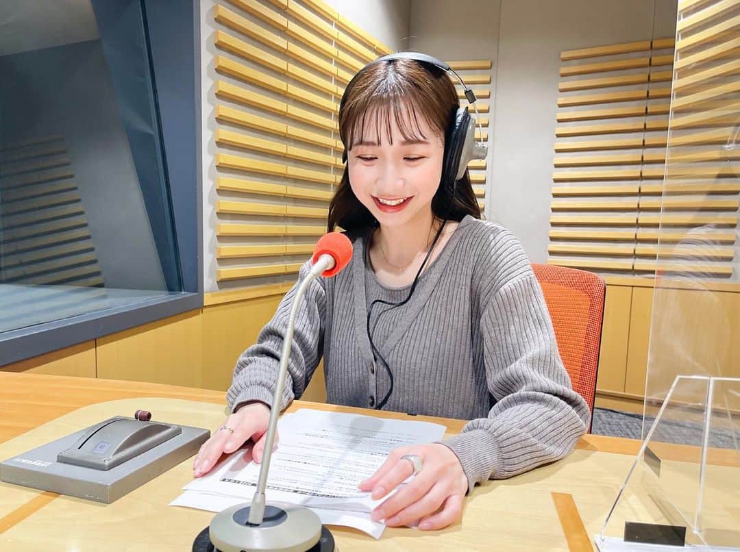 のインスタグラム：「初めてのラジオです📻🎶  ニッポン放送「菊正宗ほろよいイブニングトーク」に出演します。  1月4日(火)〜1月8日(土) 18:48〜5分間の放送です。  菊正宗の日本酒で乾杯して 楽しくゆるりとお話してきました🍶  是非聴いてください☺️」