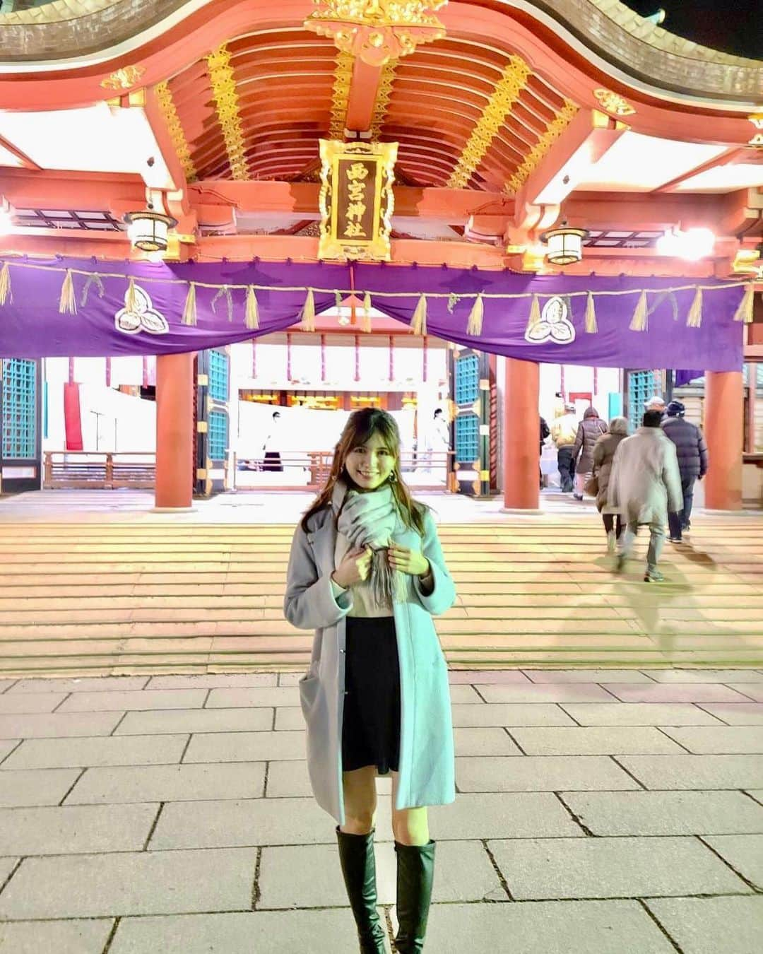 IKUMIさんのインスタグラム写真 - (IKUMIInstagram)「🍊 初詣に行ってきました⛩ 今年は福男で有名な西宮神社に行ってきたよ☀️  今年もコロナの影響で福男中止みたいだけど💦  西宮神社初めて行ったんだけど、 めちゃくちゃ広くてびっくりした😂  恒例のおみくじ、結果は半吉でした😇 今年1年幸せな年になりますように❤️  .  #神戸　#西宮　#三宮　#元町　#芦屋　#姫路　#明石　#初詣　#西宮神社　#おみくじ　#2022年 #冬コーデ　#デートコーデ　#デート服 #モデル　#関西モデル　#アパレルモデル　#広告モデル　#モデル撮影　#撮影モデル　#モデルになりたい　#モデルさんと繋がりたい　#カメラマン募集 #カメラマンさんと繋がりたい #ファインダー越しの世界 #japaneseculture #japanesemodel #japanesegirl #全身　#全身黒コーデ」1月4日 17時19分 - miiiino3o