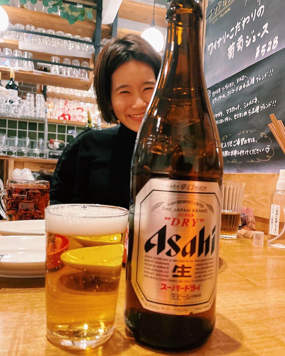 井上志帆子さんのインスタグラム写真 - (井上志帆子Instagram)「げんきもりもりりぽりん🍇❤️‍🔥🍇😌 何年かぶりに会って、初めて沢山喋った！ 次は東京で飲みましょう #二日酔い#キャベジン 前日、ハイボール3リットル飲んだらしい笑おもろー。」1月4日 17時43分 - shiriko0316