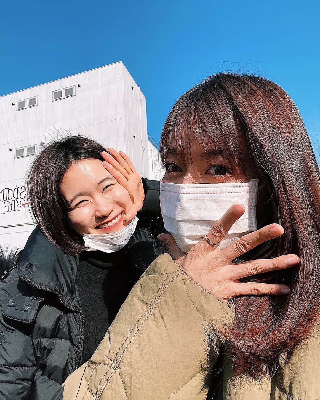 井上志帆子のインスタグラム：「げんきもりもりりぽりん🍇❤️‍🔥🍇😌 何年かぶりに会って、初めて沢山喋った！ 次は東京で飲みましょう #二日酔い#キャベジン 前日、ハイボール3リットル飲んだらしい笑おもろー。」