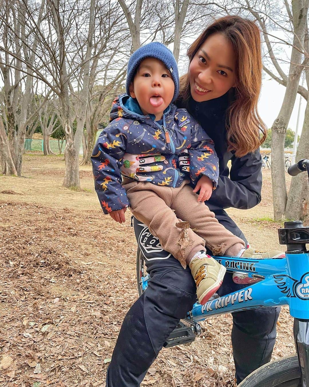 飯端美樹のインスタグラム：「初乗り付き添って貰いました🚲✨ 今年も一年、怪我なく楽しめますように🙏🏽 #bmxlife #auntielife」