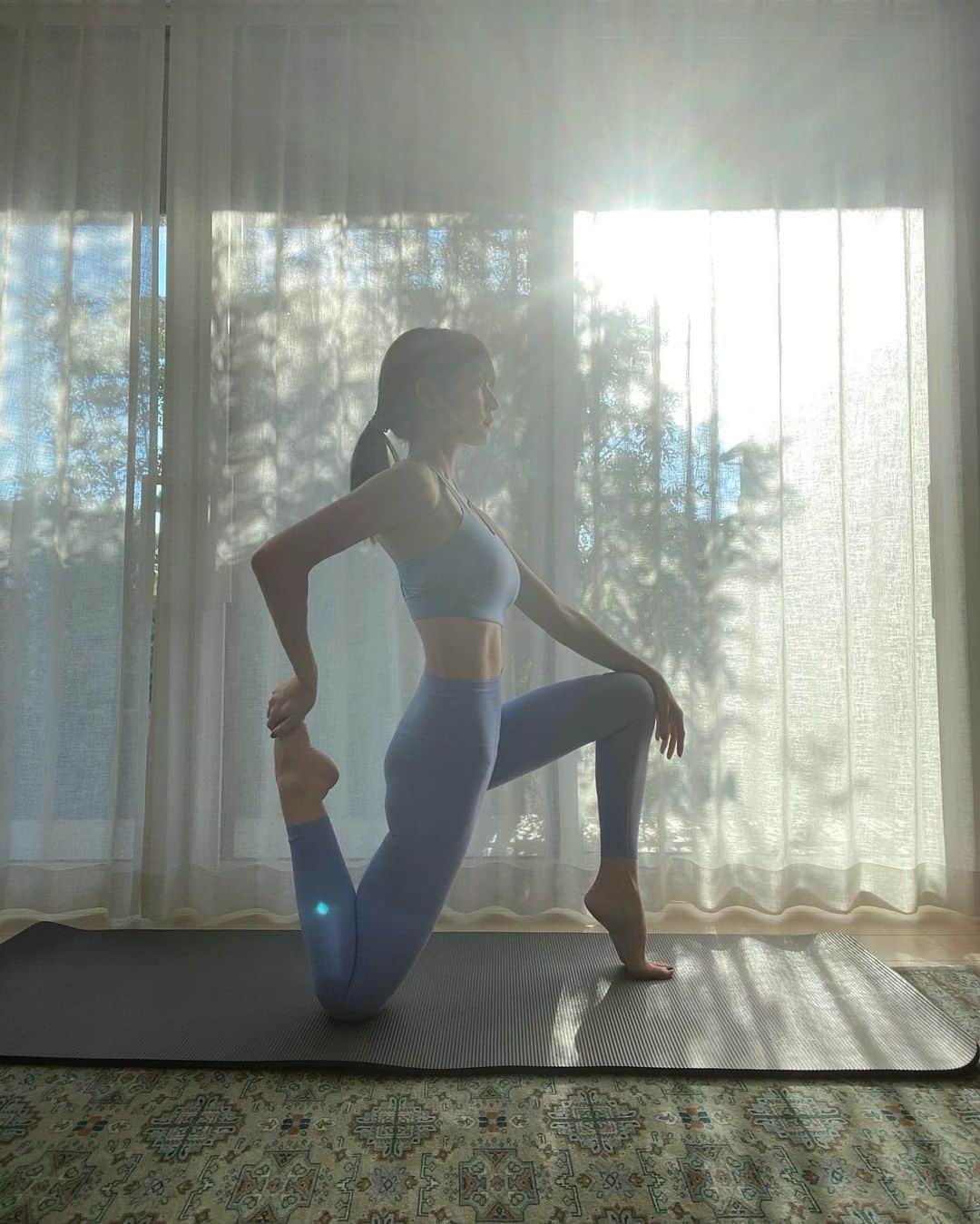 宮澤成良（宮沢セイラ）さんのインスタグラム写真 - (宮澤成良（宮沢セイラ）Instagram)「昨日からファンサイトのヨガレッスン もスタートしました🌅 今年も自分のペースで楽しく、健康に 過ごしましょうね〜！ そのサポートをできたら嬉しいです☺️ お待ちしています🌿✨  詳細はプロフィールをチェック☑︎  #yoga  #ヨガポーズ  #ヨガウエア #健康生活」1月4日 18時09分 - seira_miyazawa