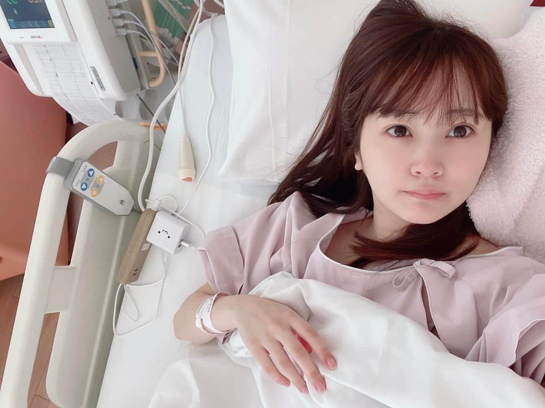 浜田翔子さんのインスタグラム写真 - (浜田翔子Instagram)「沢山のメッセージありがとうございます‼︎ 全て読ませていただきました♡  余裕があるとき〜‼︎ ないとき〜‼︎ の差がすごい入院生活。 （陣痛前が1番ゆっくりできた気がします‼︎）  ベビーはいつでもかわいいです🥺」1月4日 18時17分 - shoko_hamada