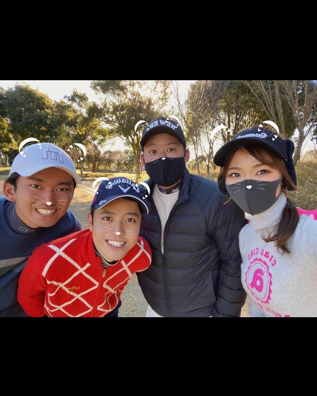 美波千夏さんのインスタグラム写真 - (美波千夏Instagram)「. 新年あけましておめでとうございます🎍✨ 2022年もよろしくお願い致します❤️  打ち始めは1月1日の中里家CUPでした⛳️ 動画は一番最初のティーショット🏌️‍♀️ 2022年初打ちはドライバーイップスにしては よく頑張ってる🤣？めっちゃ右向いてるけど🤣 最近は安定してきたかな？♪ またドライバーが好きになってきました❤️  メンバーはこういちくん、ごうちゃん、 ゆうきくん、私の4人！ みんなうますぎ&楽しすぎでした🥺✨✨ お正月だけsnow使うんだけど やはりすんごい盛れますね🥳  OUTはベストボールで−8！ INはホール毎3人のベストスコアで＋7 OUTのハーフ優勝と総合優勝でした🏆❤️  ちなみに打ち始め、私のスコアはハーフ43でした👍❤️」1月4日 18時22分 - chinatsu_minami