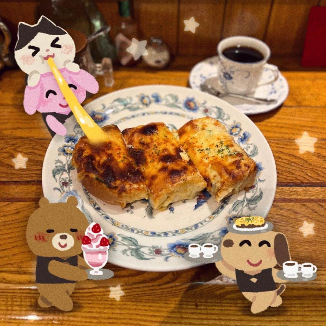 みふねたかしのインスタグラム：「ピザトースト発祥のお店 ふわふわで美味しかった  #紅鹿舎  #ピザトースト」