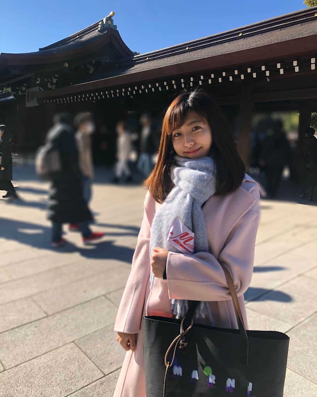 のインスタグラム：「⛩ . 明治神宮に初詣😌 良いことが起こりますように✨ そのために、良い行いをします！ . #新年 #初詣 #明治神宮 #おみくじ #marni」