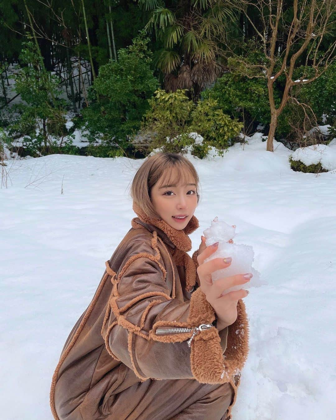 石田みかさんのインスタグラム写真 - (石田みかInstagram)「なんまいめ？😆 . . 2、3枚目は雪冷たすぎて死んじゃう！！！の図です。 . . . #雪国 #福井旅行 #福井観光 #筋トレ女子  #フィットネスウェア  #japanesegirl #japanese #tokyo #日本女孩 #我的最愛」1月4日 20時58分 - ishidamika.fit