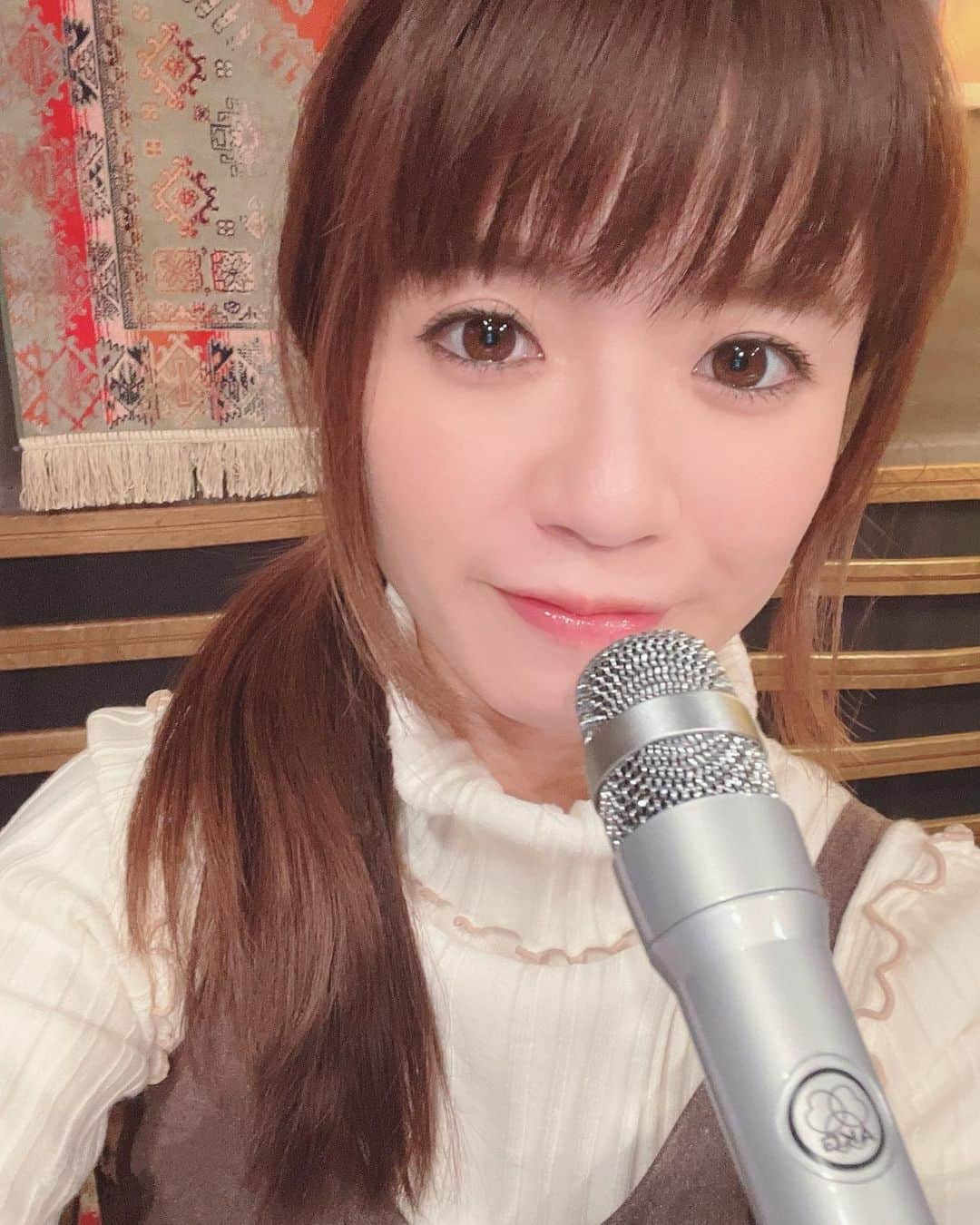 藤田麻衣子さんのインスタグラム写真 - (藤田麻衣子Instagram)「新年、あけましておめでとうございます  みなさんに、楽しいなぁと思うことがあったり希望を感じられるようなことがあったりする、そんな一年になりますように  2022年を迎えてなんだか新しい気持ちになっています。今年もまたワクワクすることに出会えるといいなぁ。 1/16にはファンクラブライブで、バースデーライブがあるので練習楽しんでます♪  今年もよろしくお願いします🐅」1月4日 21時34分 - fujitamaiko