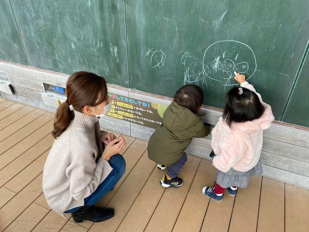 赤谷奈緒子さんのインスタグラム写真 - (赤谷奈緒子Instagram)「ご挨拶遅れましたが、新年明けましておめでとうございます🎍☺︎ . . 今年もどうぞ宜しくお願い致します🙇‍♀️。 . . 1ヶ月近く前ですが 久しぶりすぎる広島へ帰省した時に…🥺 . . お姉ちゃんの👶ちゃんと息子君…♡ 👶ちゃん可愛いすぎて癒されすぎました♡ . 子供の成長は早すぎて… 初めての事だらけで未だに毎日色々悩みがつきものですが😱w、お姉ちゃんや先輩ママさんが周りにいてくれて心強い限りです🥺💕 . 2022年も頑張ろう。☺️ . #新年#あけましておめでとうございます #2022 #family#家族#久しぶりに家族に会えて幸せすぎたな#🥺」1月4日 21時38分 - naokoakatani