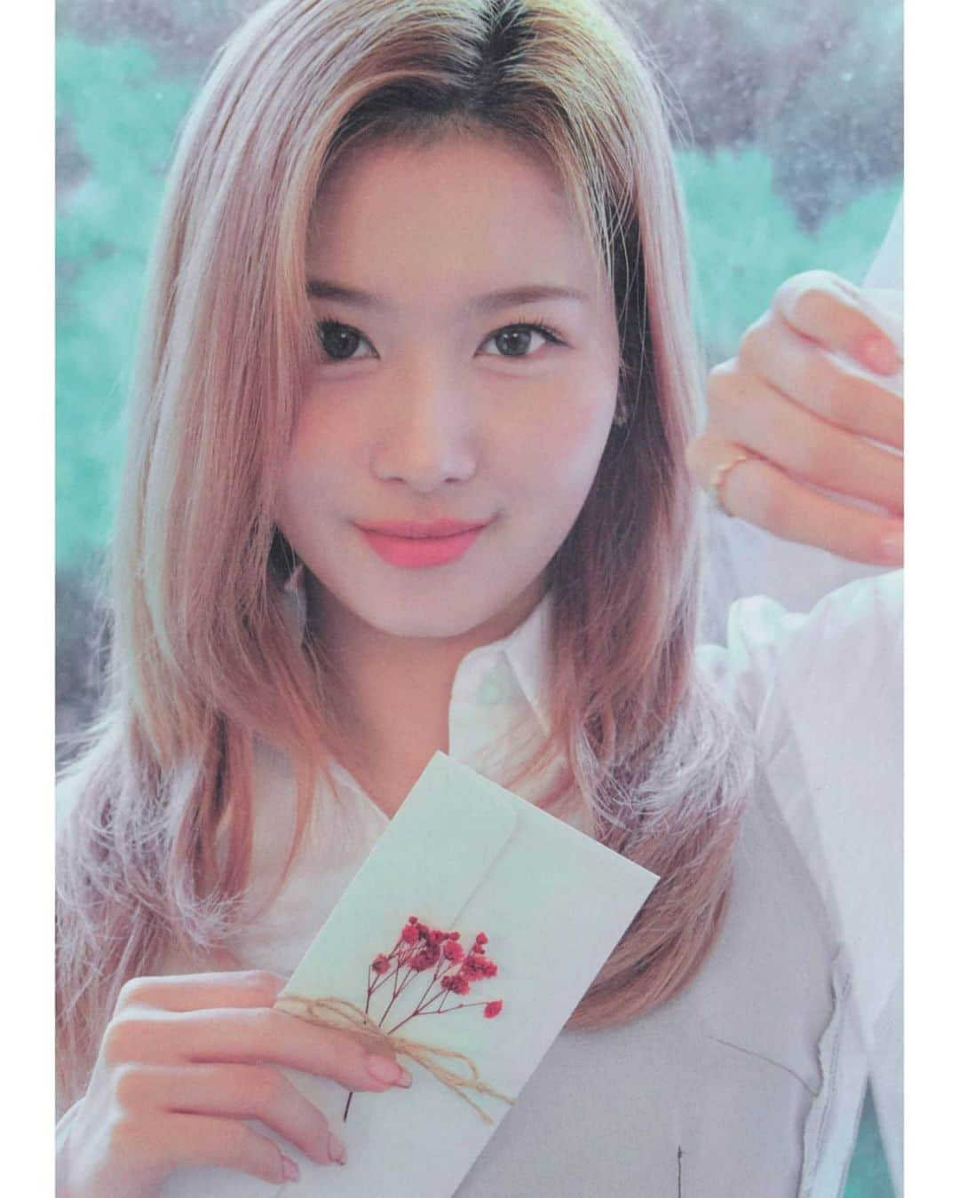 サナさんのインスタグラム写真 - (サナInstagram)「[SCAN] TWICE SEASON'S GREETINGS 2022 "LETTERS TO YOU" . Cr. Njmsjmdct2 ーーーーーーーーーー Follow > @sana.twice.kr < . @twicetagram #TWICE#트와이스#ONCE#Sana#사나 #Nayeon#나연#Jeongyeon#정연#Momo#모모#Jihyo#지효#Mina#미나#Dahyun#다현#Chaeyoung#채영#Tzuyu#쯔위」1月4日 21時42分 - sana.twice.kr